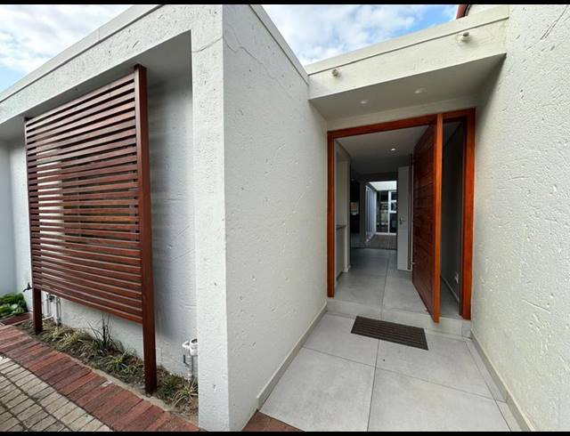 4 BEDROOM HOUSE FOR SALE IN LA LUCIA